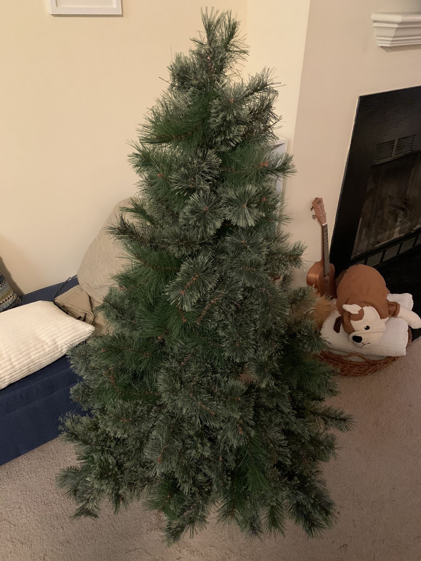 Artificial Christmas Tree, 4.5 ft tall, Excellent Condition