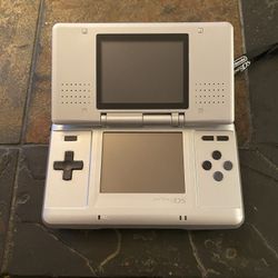 Nintendo DS w/ 2 Games Included 