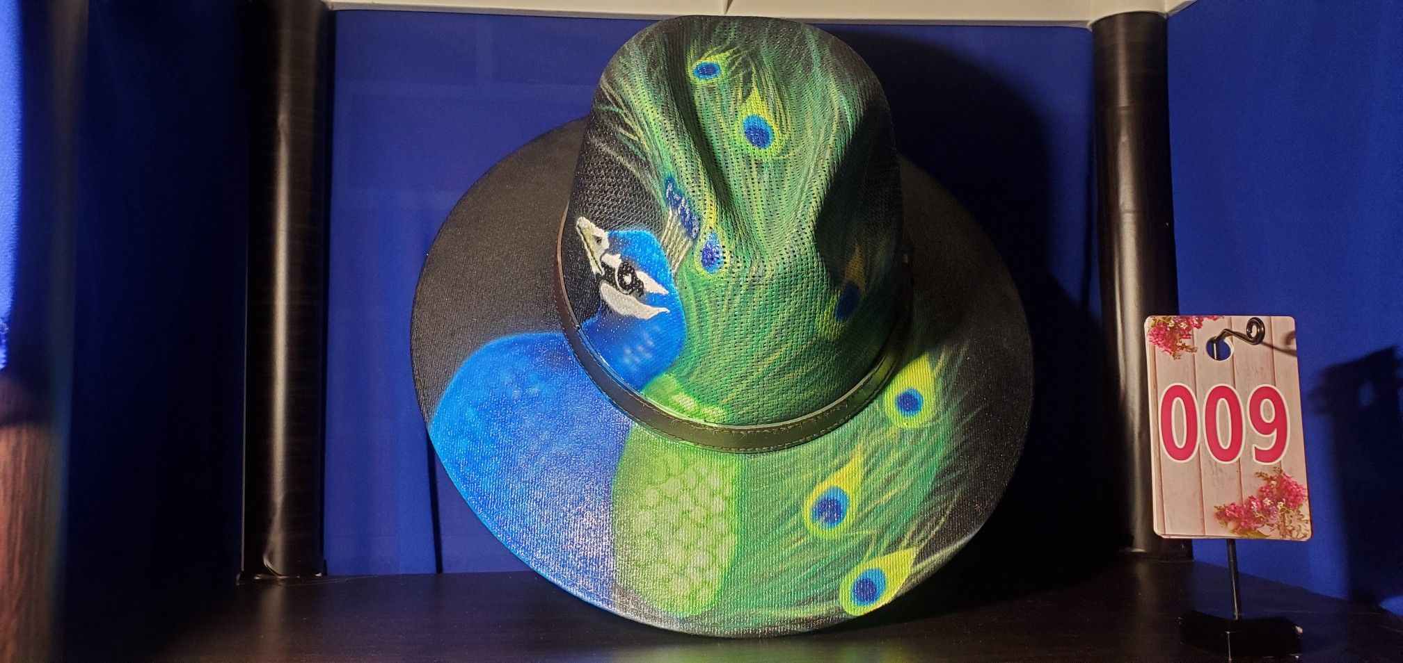 Sombreros artesanales pintados a mano.