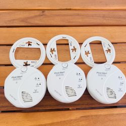 ZCOMBO-G Two 1.5V AA Battery Operated Photoelectric Smoke and Carbon Monoxide Combo Alarm
