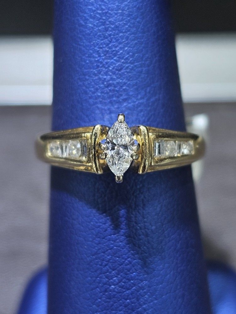 14kt YG Diamond Ring. (C-5) SIZE 7. ASK FOR RYAN.