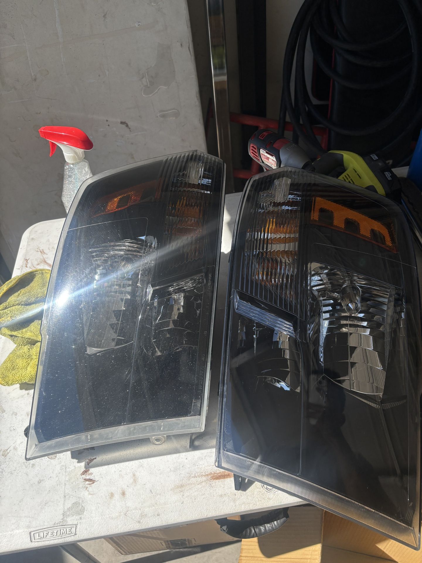 Doge Ram 1500 Headlights