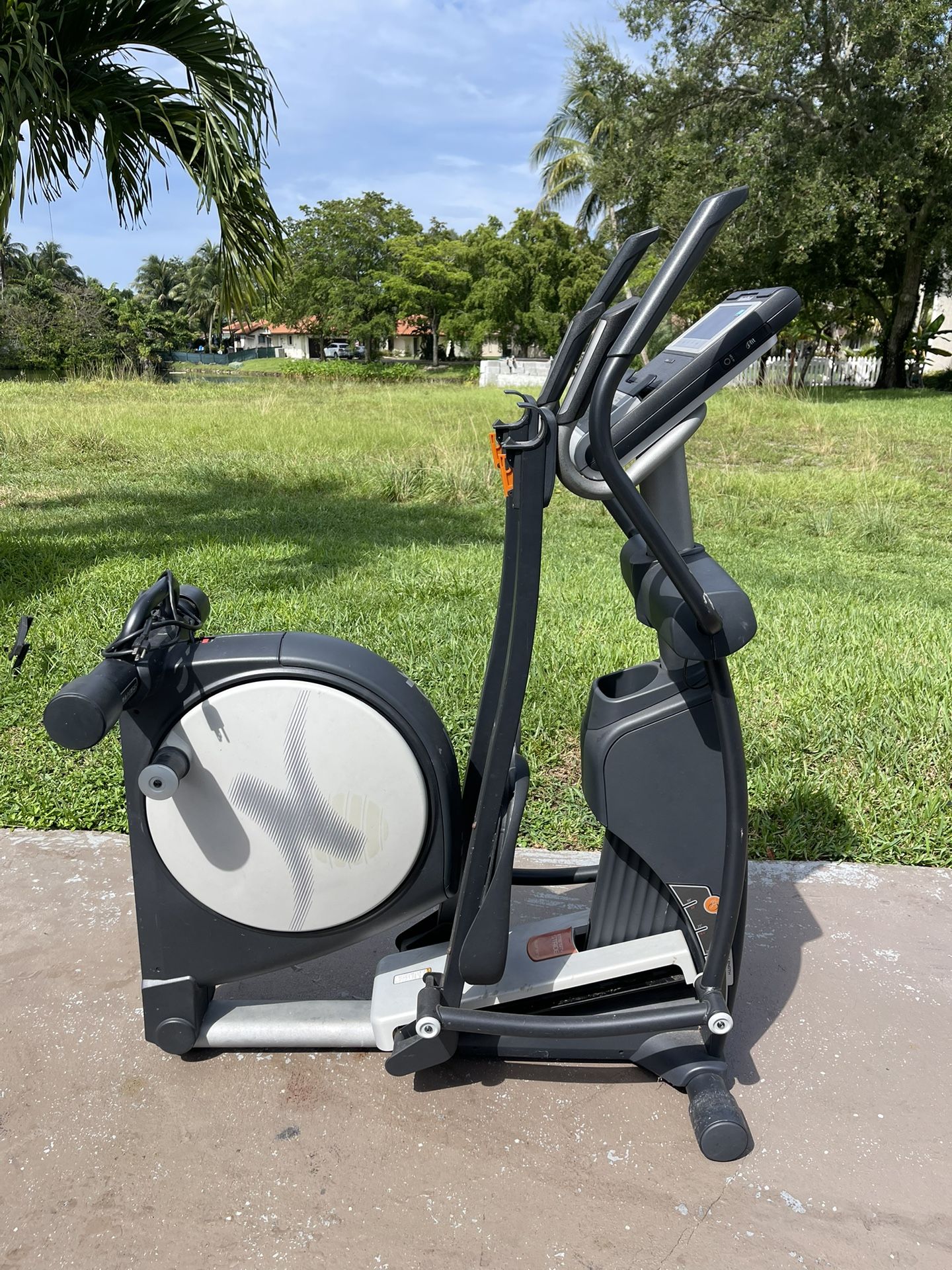 Used nordictrack Intermix acoustics 2.0 elliptical space saver audiostrider 990 pro