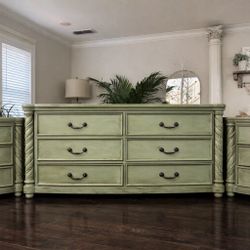 Solid Wood Dresser & Nightstand Set (3-Piece)
