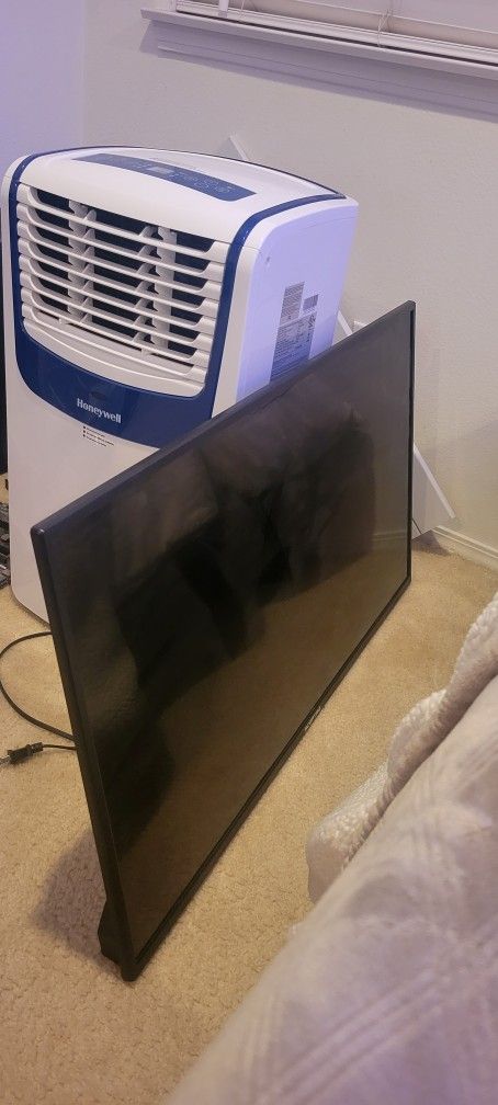 40-inch Flat Screen  TV LED HD | HDMI | Metal Black