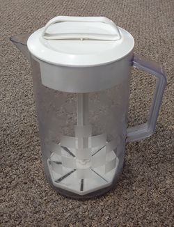 Pampered Chef Quick Stir Pitcher for Sale in Glen Raven, NC