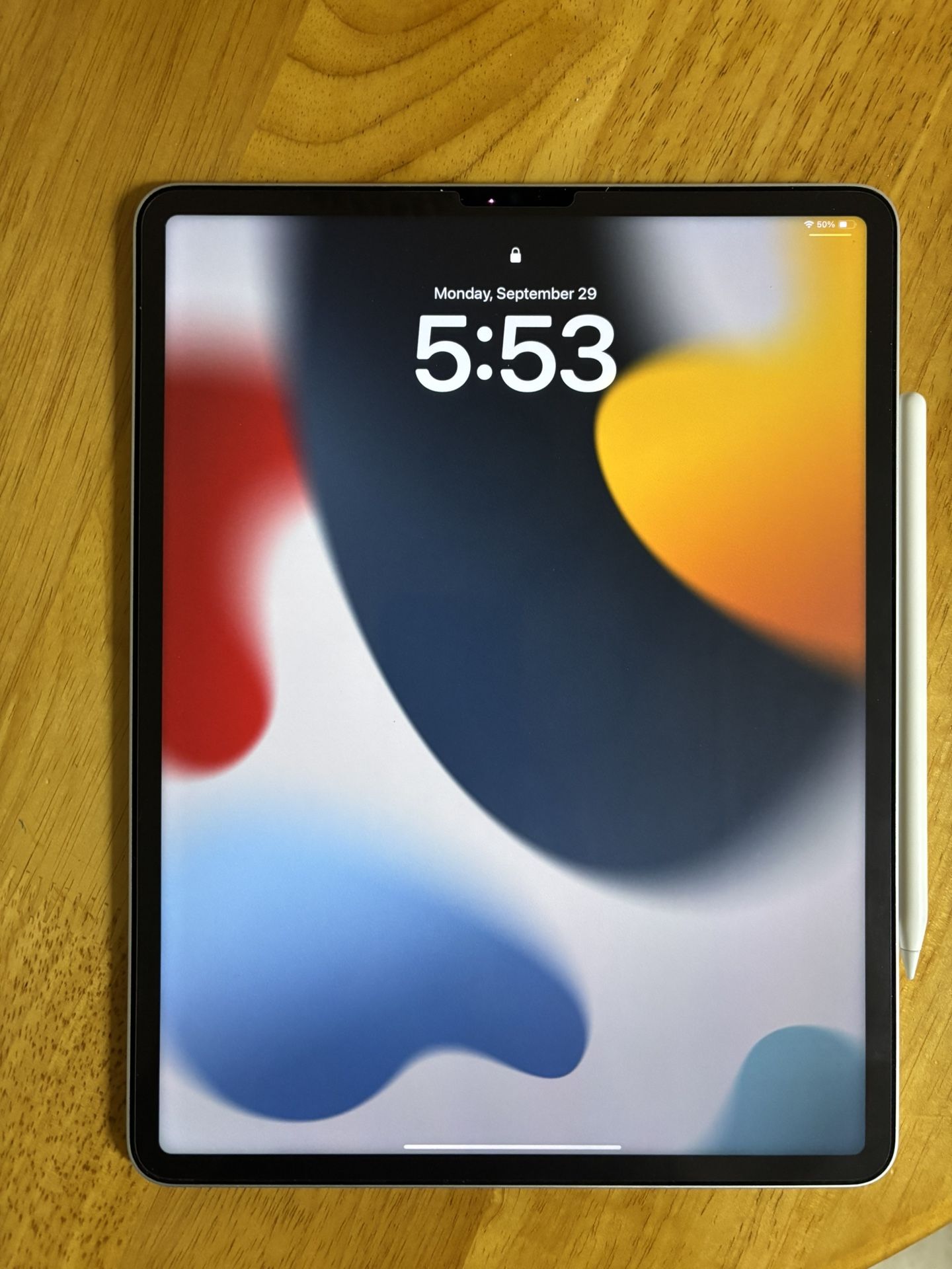 iPad Pro 12.9 6th Gen + Apple Pencil + Case