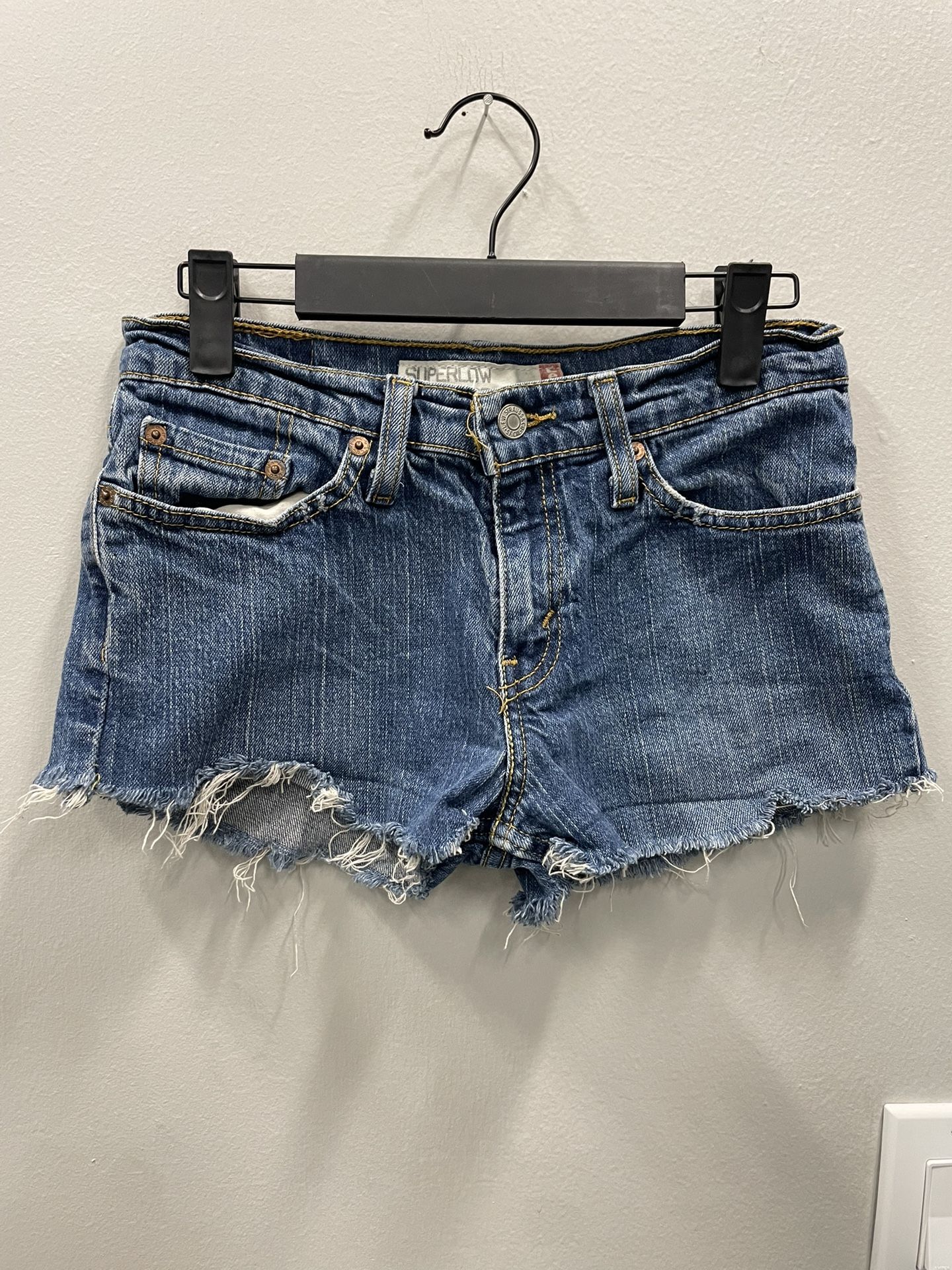 518 Levi’s Women’s Cut Off Jean Shorts 