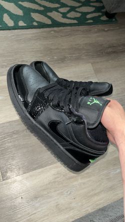 Air Jordan 1 Low SE sneakers in the "Black/Scream Green"