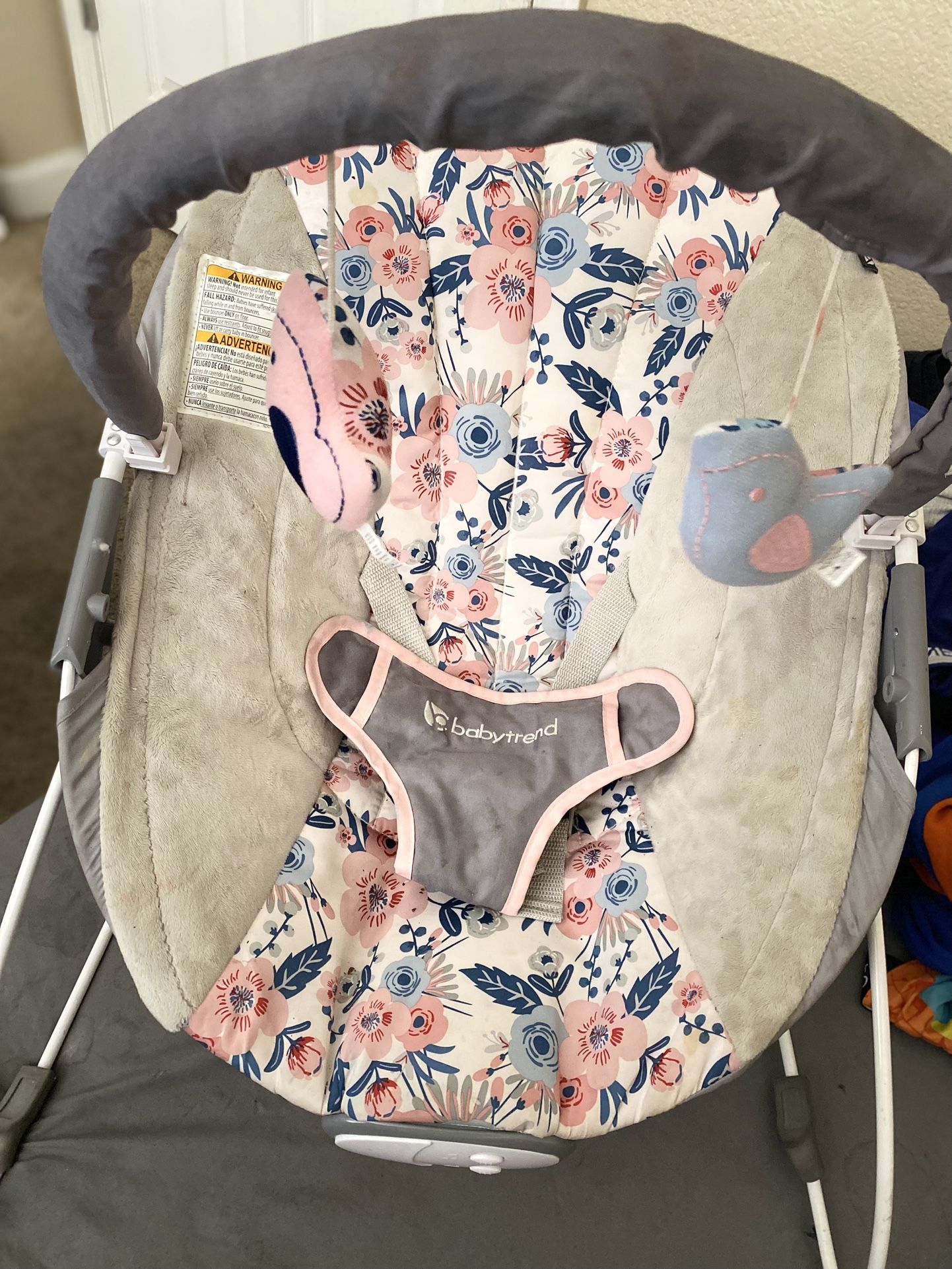 Baby Trend Baby Chair / Vibration & Baby Girl Clothes