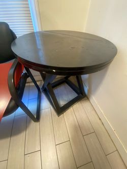 Round black table