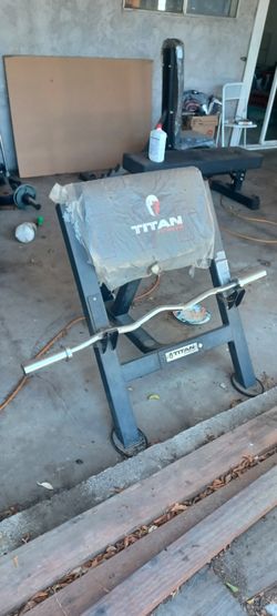 Titan Preacher Curl Bench
