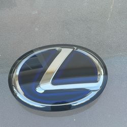 2018-2020 Lexus NX300H Hybrid OEM Front Grille Radar Emblem 53141–53030 / 53040 Blue Used 