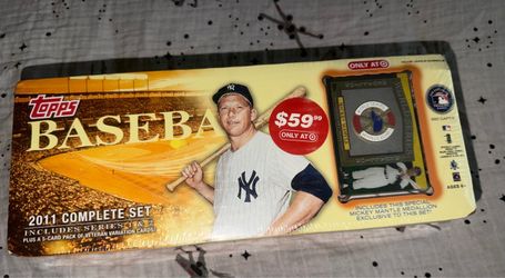 TOPPS 2011 COMPLETE BASEBALL SET 660 Cards  SERIES 1 & 2 MICKEY MANTLE MEDALLION