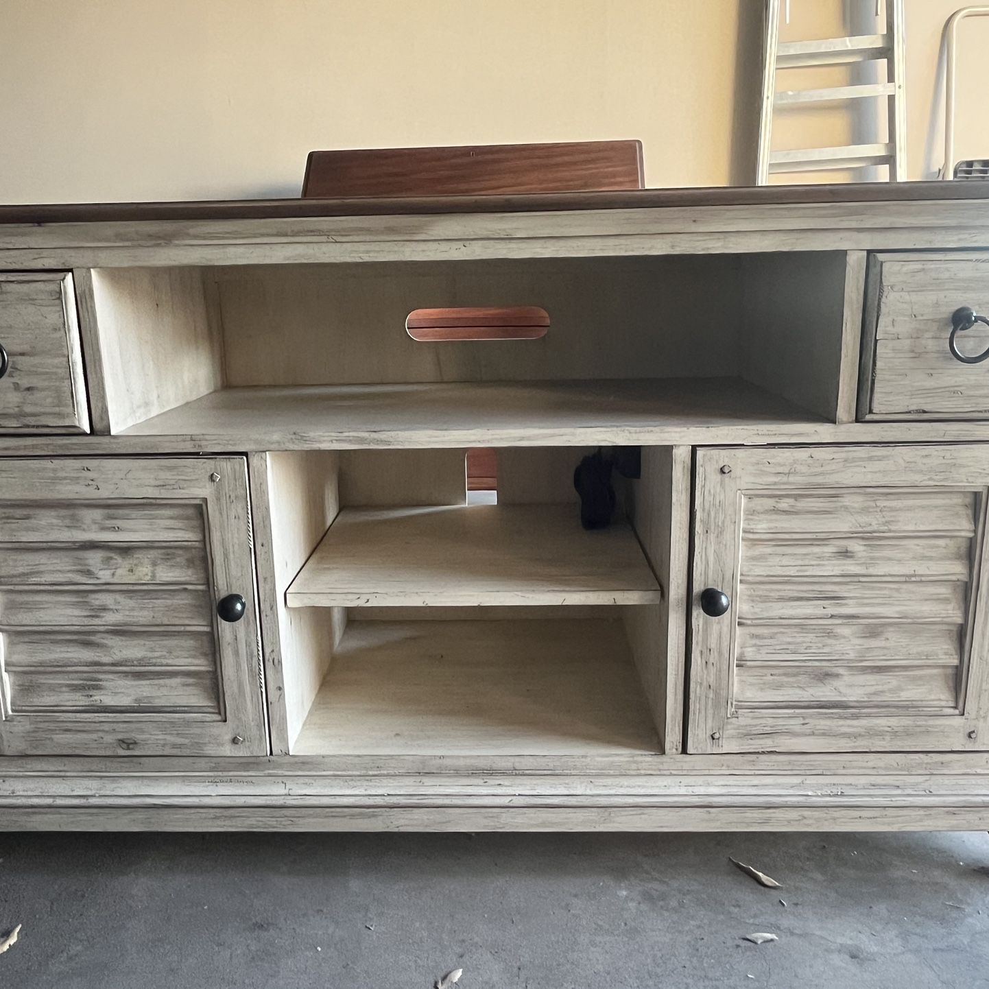 TV Stand / Credenza/ Buffet / Entertainment 