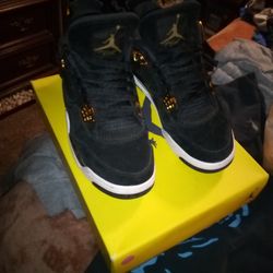 Jordan 4 Retro( Royalty)