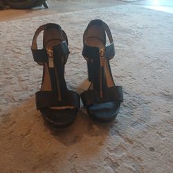 7.5 Michel KORS BLK LEARHER HEALED SIP UP OPEN TOE SANDALS