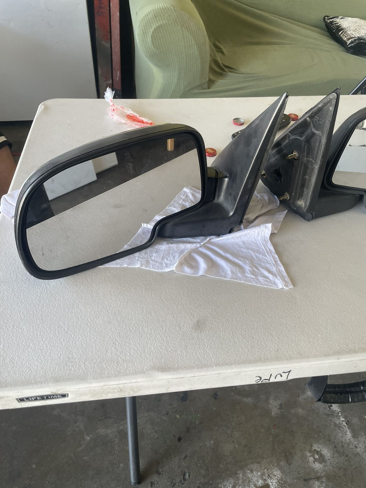 1 Electric Mirror For A 2007 Chevy