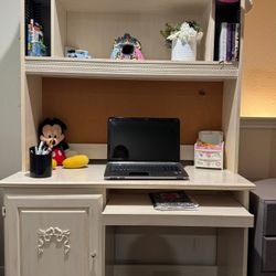 Desk With Hutch 