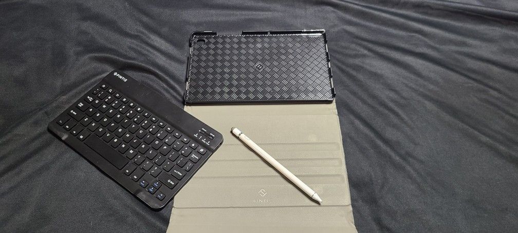 Samsung Galaxy Tab A7 (SM-T500) 32GB + Keyboard Case + Stylus

