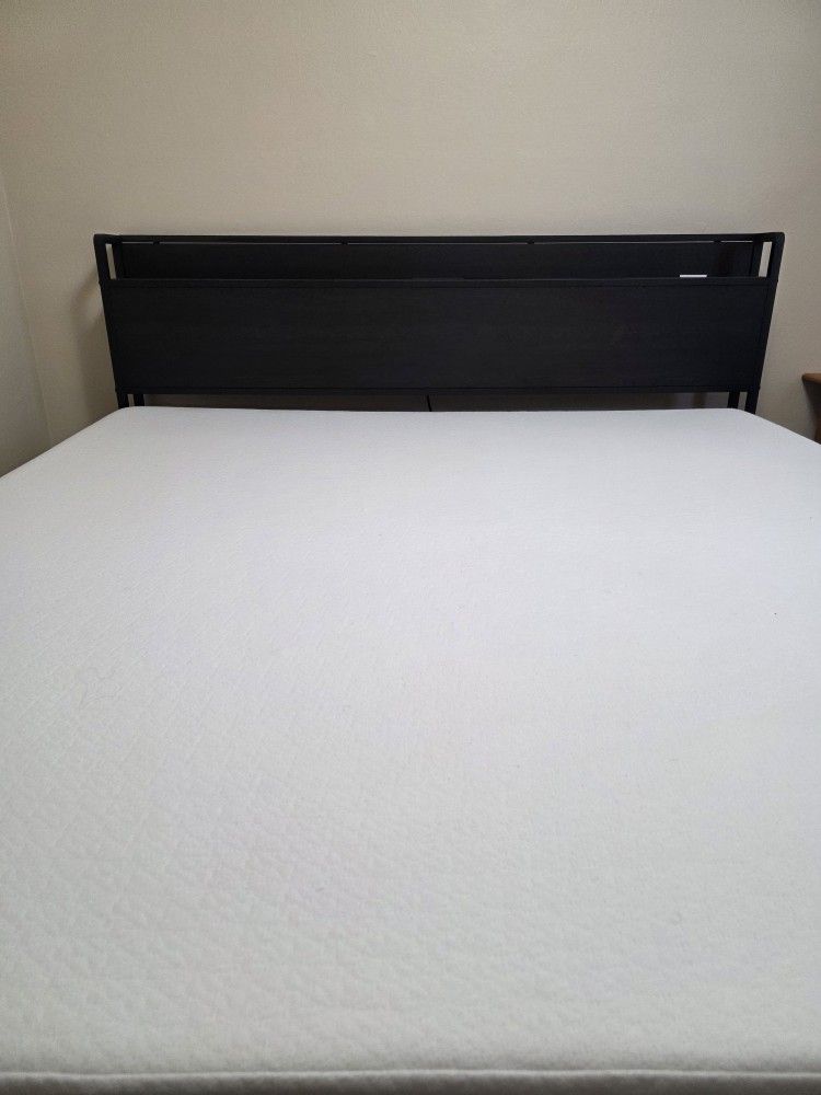 King Storage Bed Frame With Mattress.