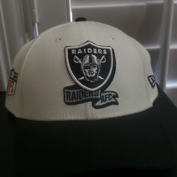 Las Vegas Raiders NFL On-Field Headwear New Era 39 Thirty Flex Fitted Hat Brand New Authentic 