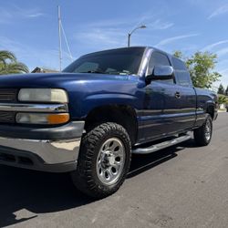 Early 2000 Chevy Silverado 4 X 4 1500 Extended Cap