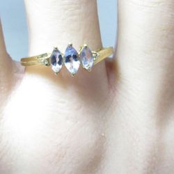 SOLID 10K GOLD RING W / THREE NATURAL TANZANITES