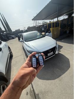 Car keys / llaves de auto / key fobs