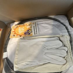 Prorofessional Bee Suit for Men & Women Sting Proof, Round Veil Beekeeping Suits with Glove, Vented Beekeeper Suit for Backyard, Adult Bee Suits for A