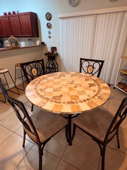 Mesa de comedor redonda con 4 sillas