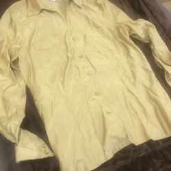Women’s Size L Shirt 