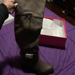 Beand New Boots Size 7