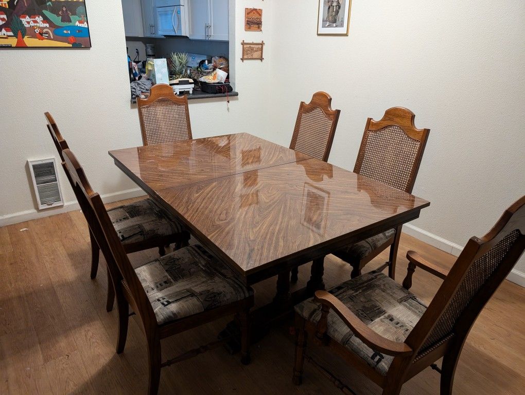 Wood Dinner Table W/Chairs
