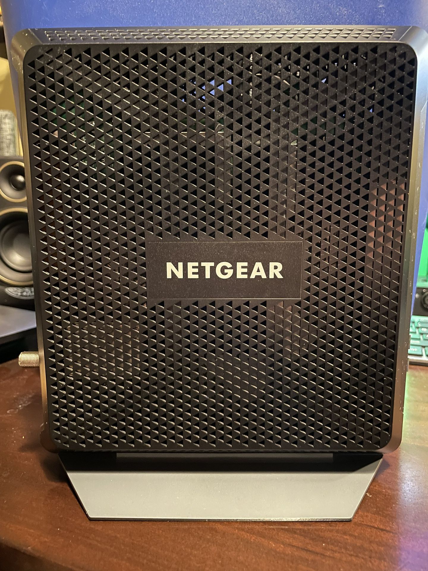 NETGEAR Wi-Fi Modem/Router And Extender 