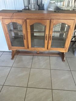 Showcase Cabinet With Lighting