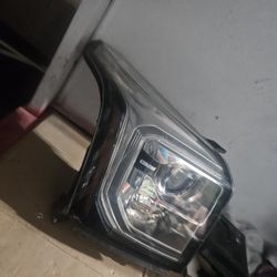 2015 2020 Gmc Yukon Right Side Oem Headlight 