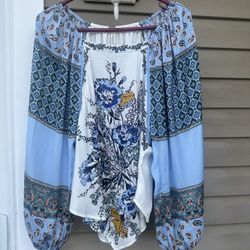 NWT! Free People trendy, boho blue & white floral print XS Top Blouse. Runs big