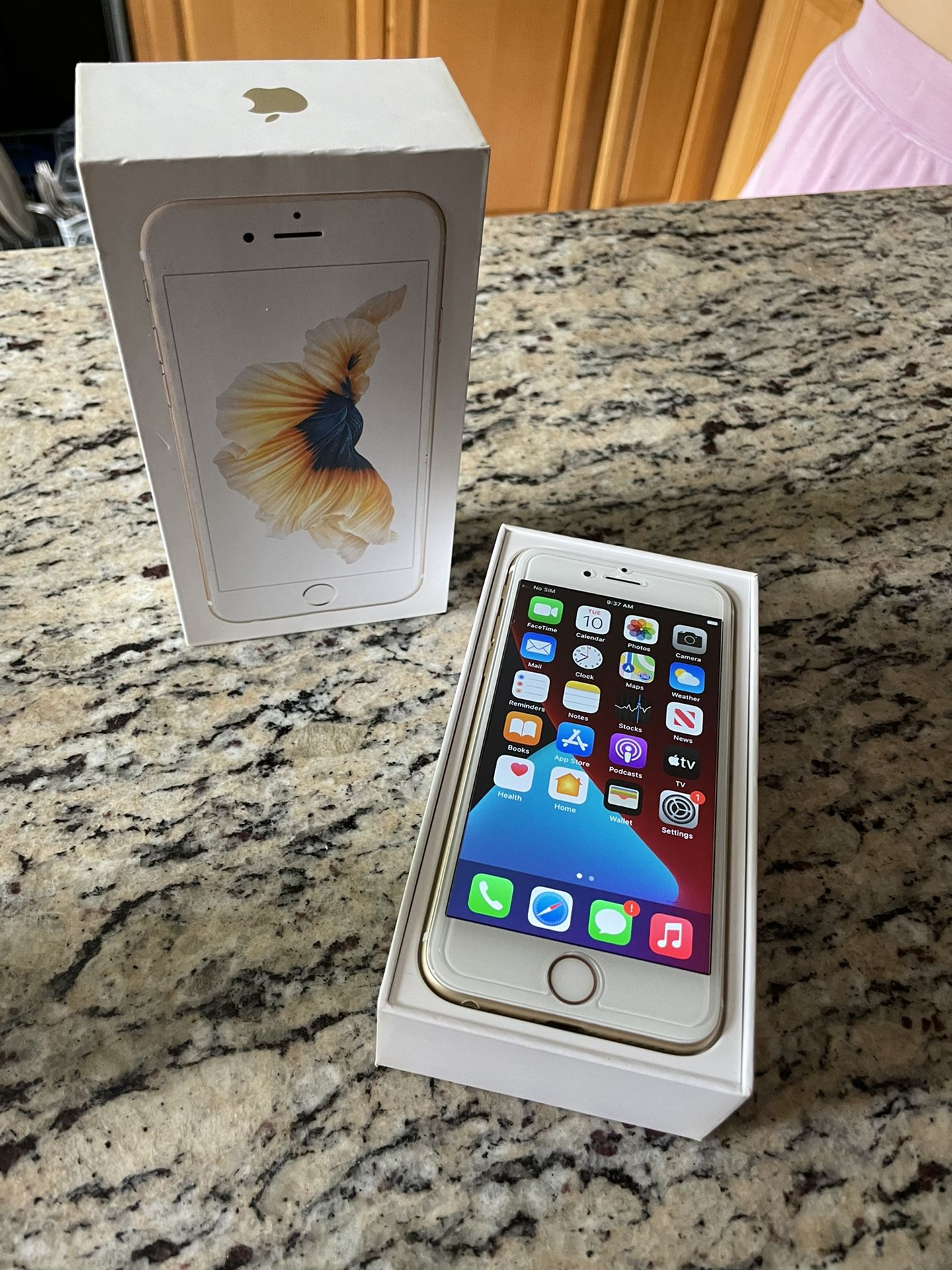 iPhone 6S 64GB Unlocked W/Box, New Charger And Tempered Glass Screen Protector Installed