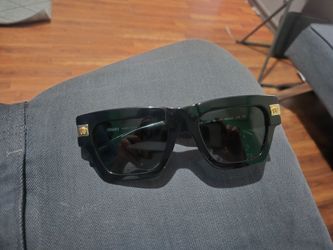 Versace sunglasses model 4464
