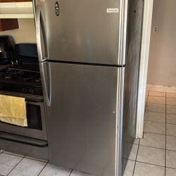 Kenmore Gas Stove And Frigidaire Refrigerator  