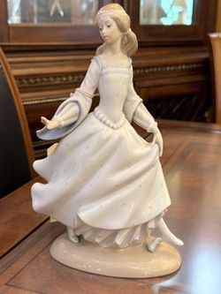 Lladró Cinderella Statue - 50% OFF OFFER!!!