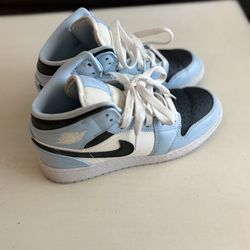 Toddler sneakers size 4 – Like new 