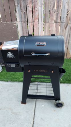 Pit Boss Pellet Smoker, Lexington 500 Square inch Wood Fired Pellet Grill, Onyx Series