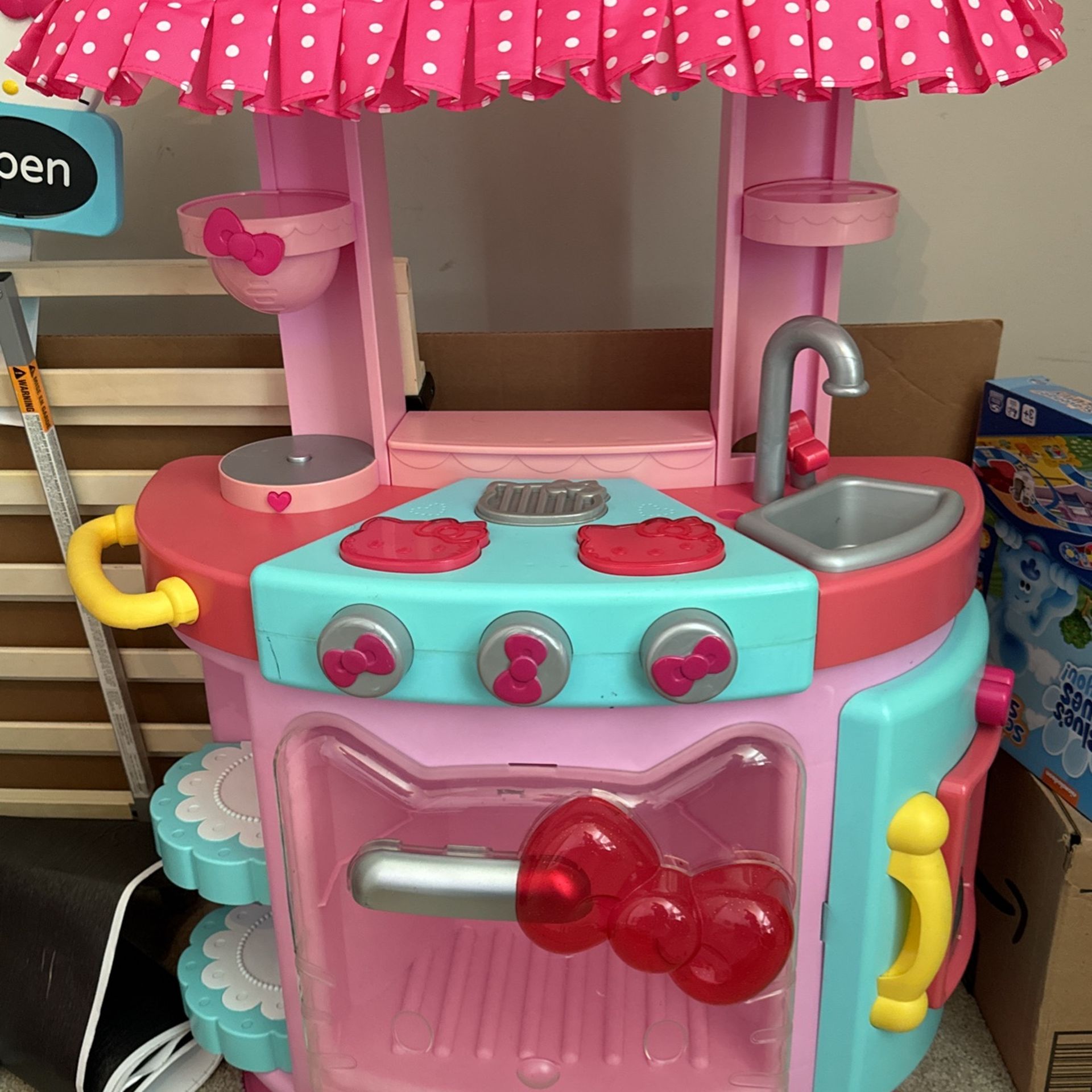 Hello kitty Play Kitchen
