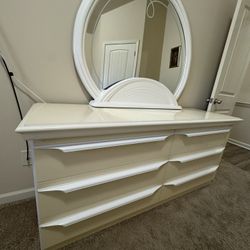 Complete Queen Bedroom Set Dresser And Bedfrane Etc