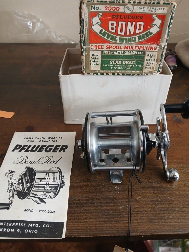 PFLUEGER Bond 2000 Level Wind Fishing Reel ~ Fresh Water ~ Vintage Collectable
