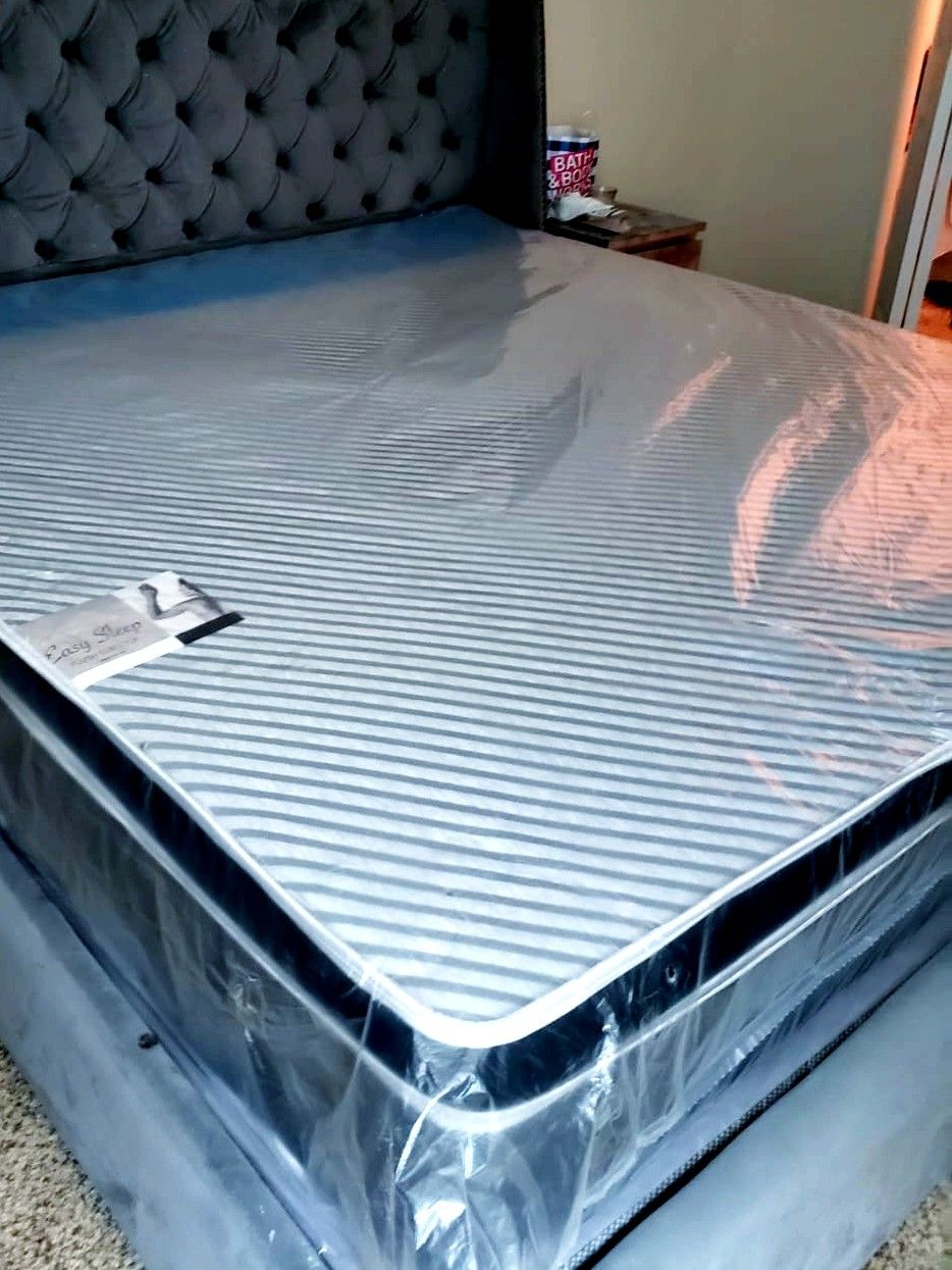 NEW KING PILLOW TOP MATTRESS AND BOX SPRING_3PC 😊