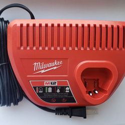 Milwaukee M12 12-Volt Lithium-Ion Battery Charger