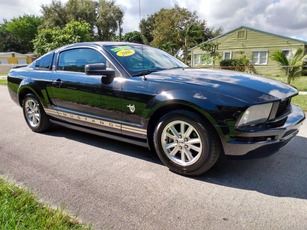 2008 ford Mustang $4300